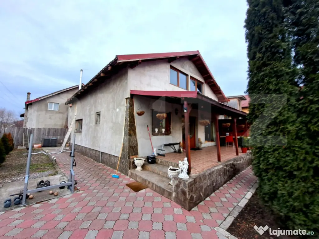 Casă spațioasă de vânzare în Sânpetru – 160 mp utili