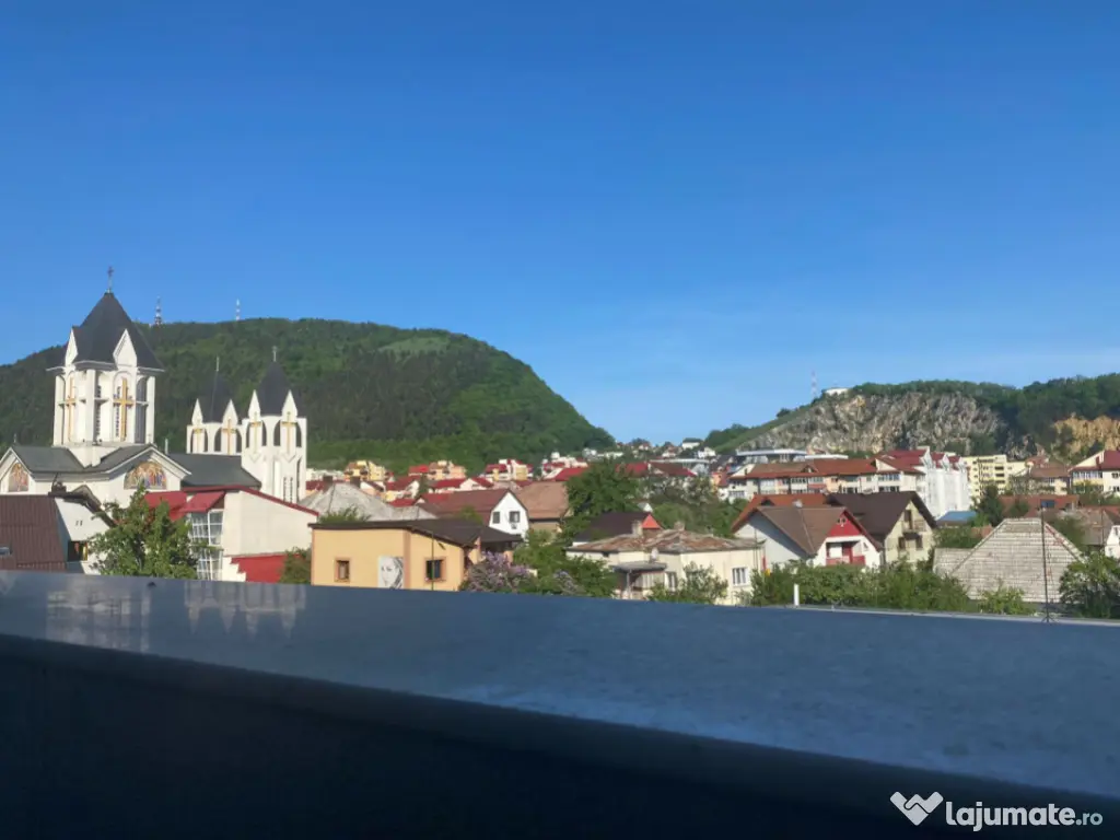 Apartament cu 2 camere 65 mp, decomandat, etaj intermediar, 