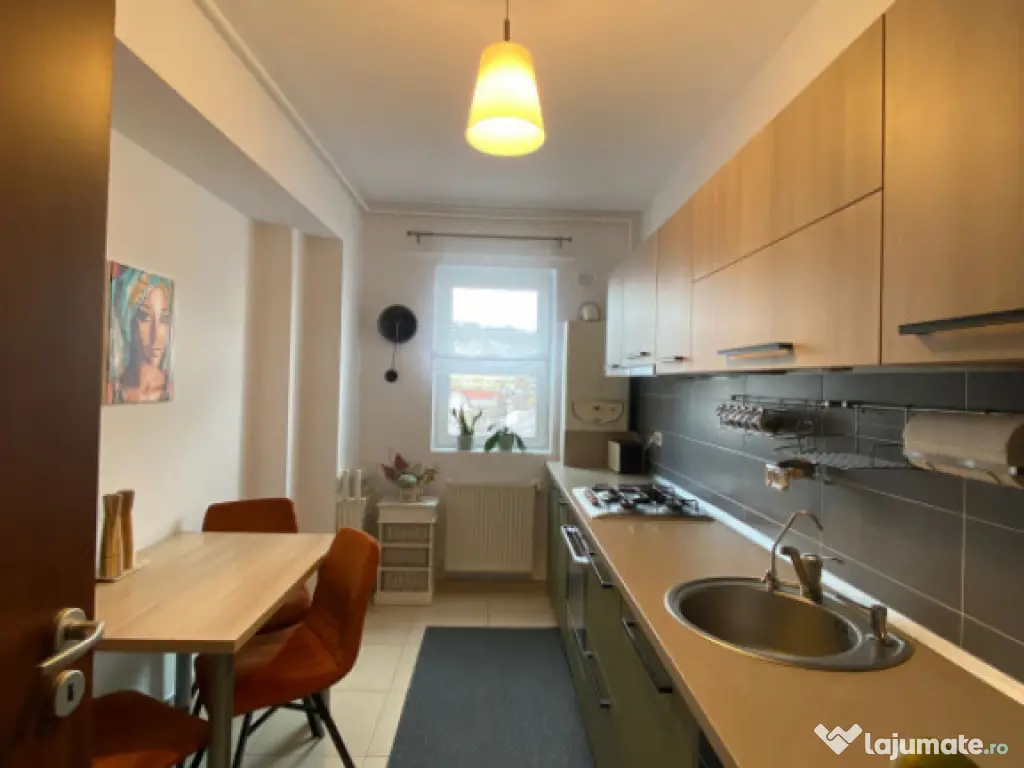 Apartament cu 2 camere 65 mp, decomandat, etaj intermediar, 