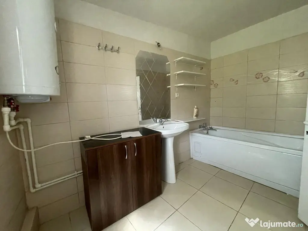 Casa de inchiriat, Micro 17 - curte spatioasa, loc de par... 