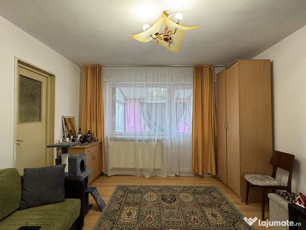 3 cam, bloc caramida, etaj 4 cu acoperis, str. Unirii