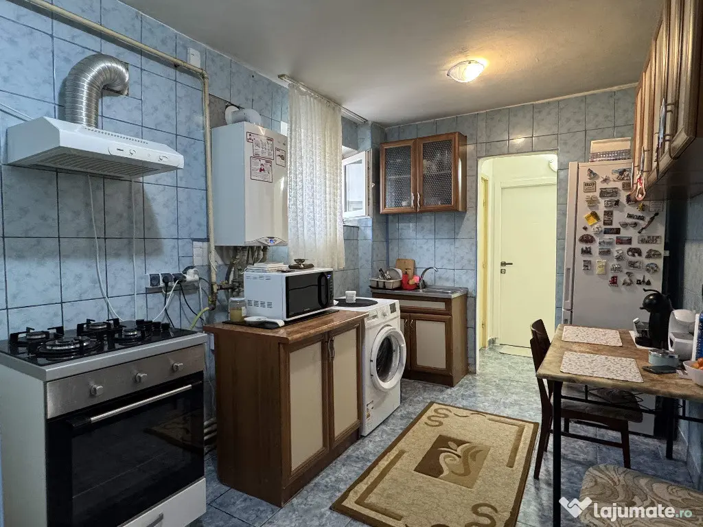 3 cam, bloc caramida, etaj 4 cu acoperis, str. Unirii