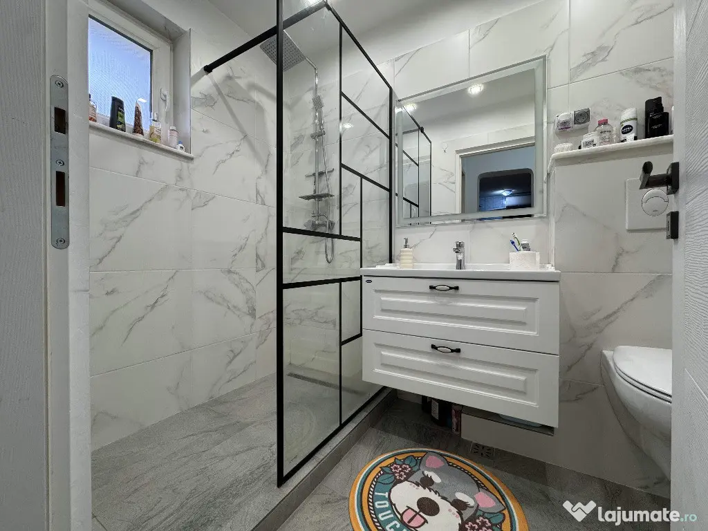 3 cam, bloc caramida, etaj 4 cu acoperis, str. Unirii