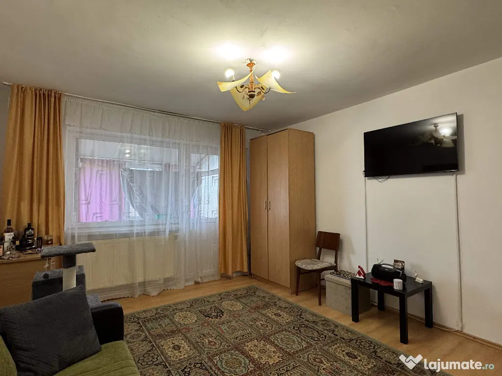 3 cam, bloc caramida, etaj 4 cu acoperis, str. Unirii