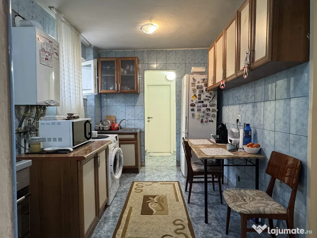 3 cam, bloc caramida, etaj 4 cu acoperis, str. Unirii