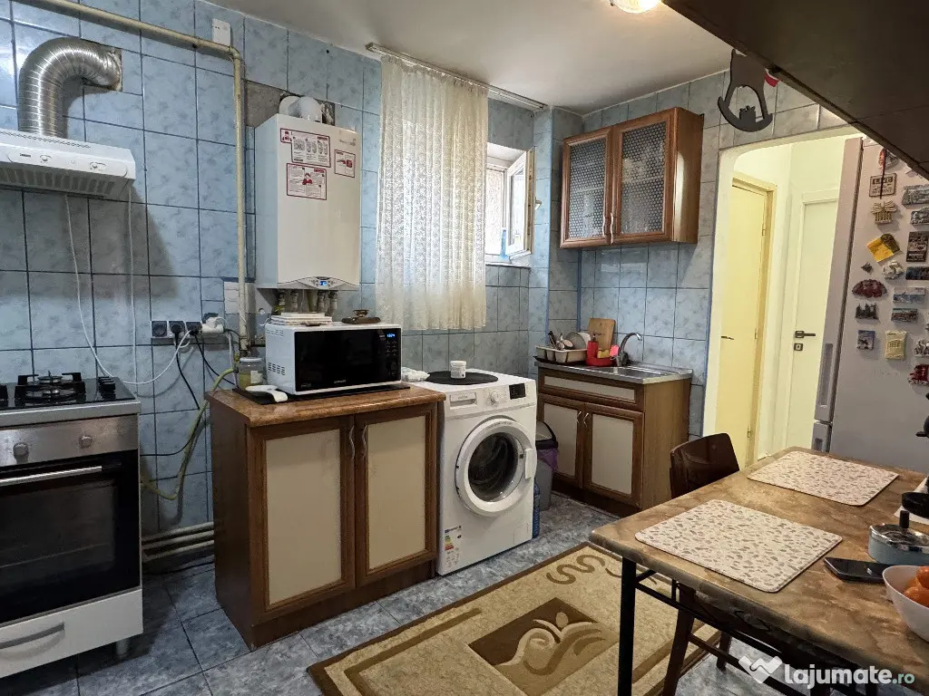 3 cam, bloc caramida, etaj 4 cu acoperis, str. Unirii