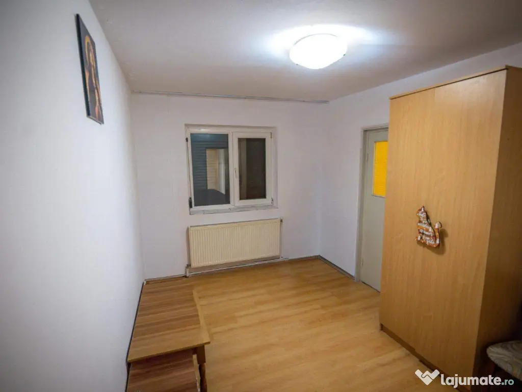 3 cam, bloc caramida, etaj 4 cu acoperis, str. Unirii