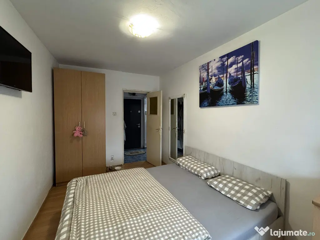 3 cam, bloc caramida, etaj 4 cu acoperis, str. Unirii