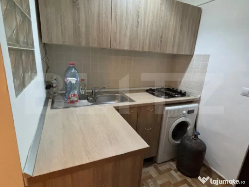 Cameră de cămin cu baie și bucătărie proprie