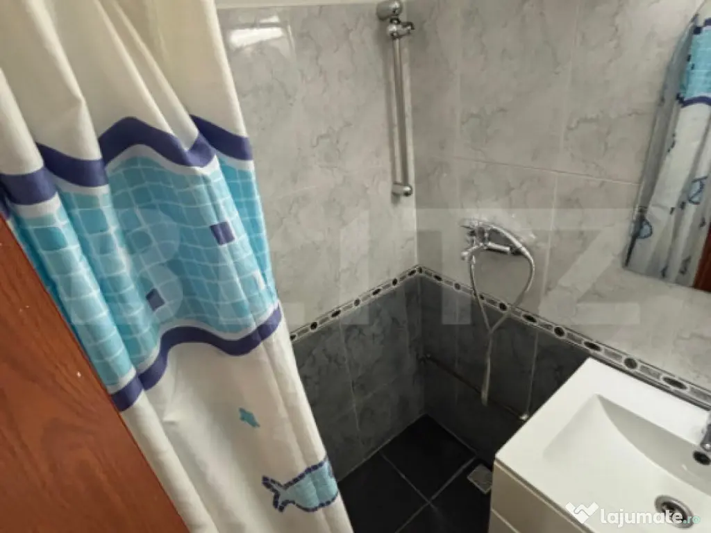 Cameră de cămin cu baie și bucătărie proprie