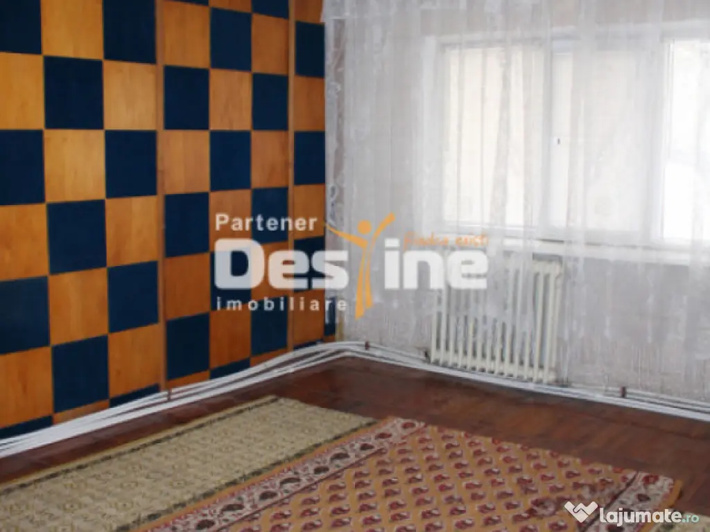 Apartament 3 camere decomandat de 61 mp 2 băi la parter car