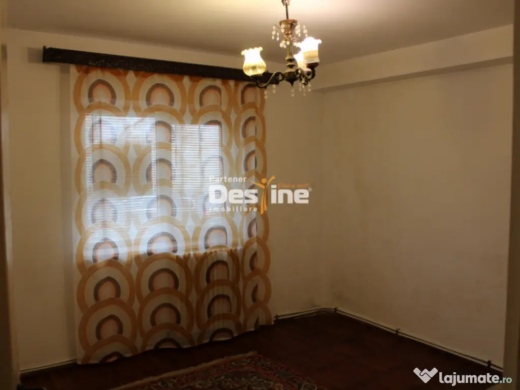 Apartament 3 camere decomandat de 61 mp 2 băi la parter car