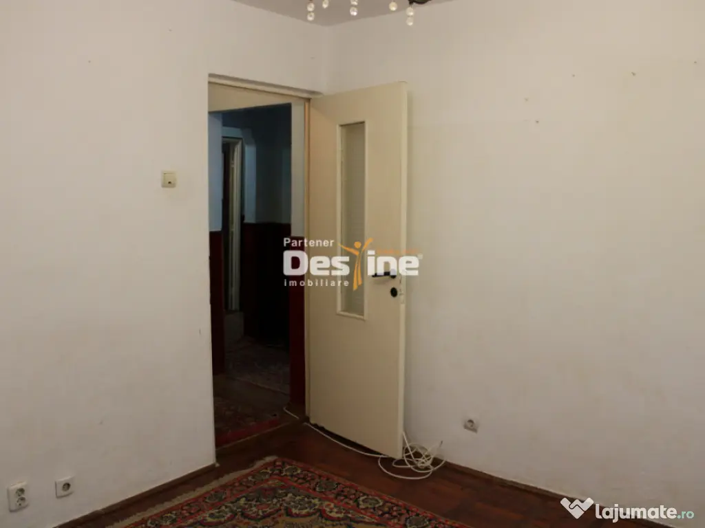 Apartament 3 camere decomandat de 61 mp 2 băi la parter car
