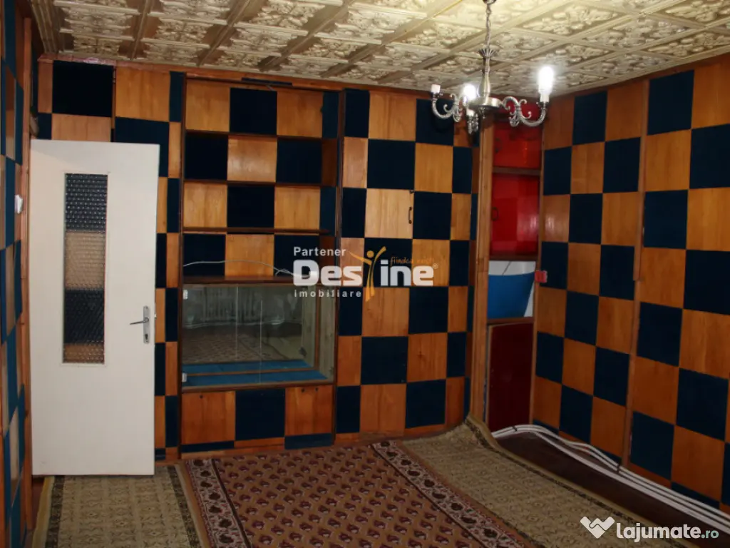 Apartament 3 camere decomandat de 61 mp 2 băi la parter car