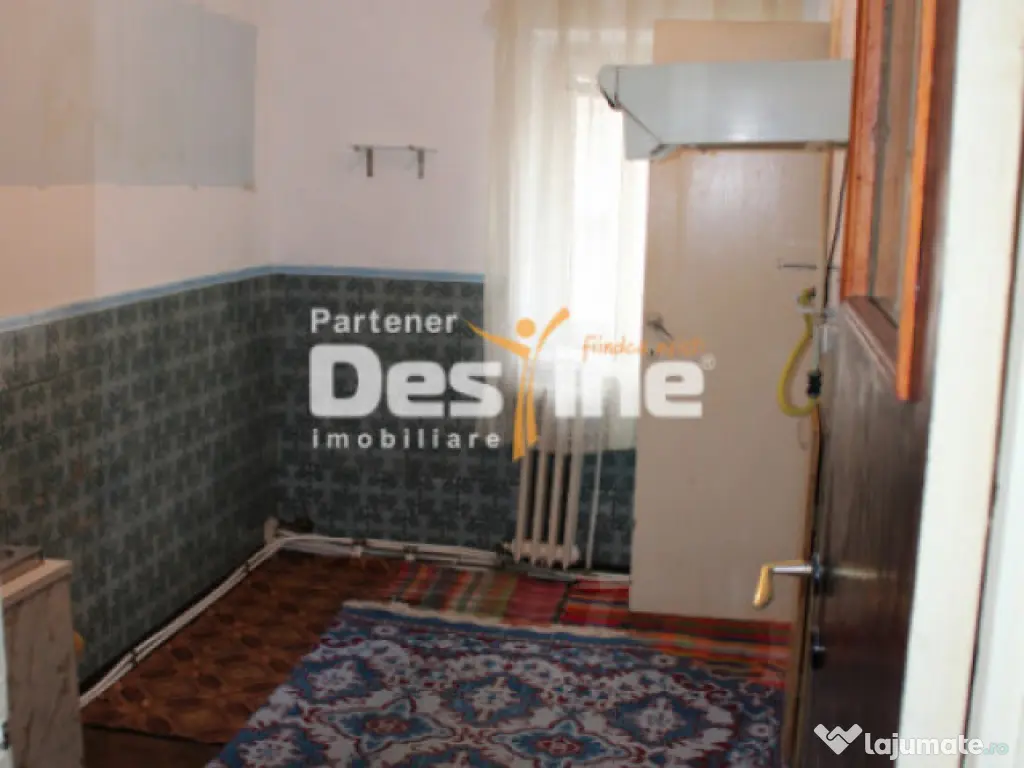 Apartament 3 camere decomandat de 61 mp 2 băi la parter car