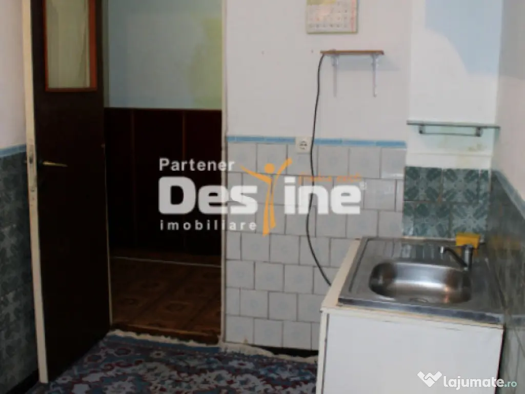Apartament 3 camere decomandat de 61 mp 2 băi la parter car