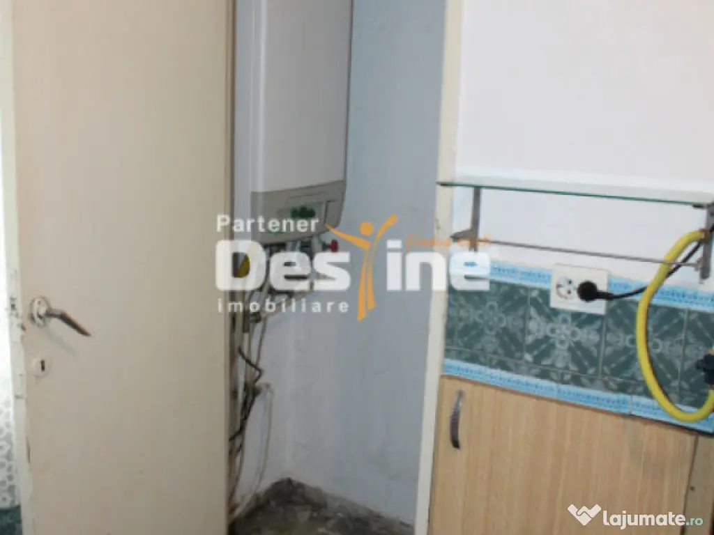 Apartament 3 camere decomandat de 61 mp 2 băi la parter car