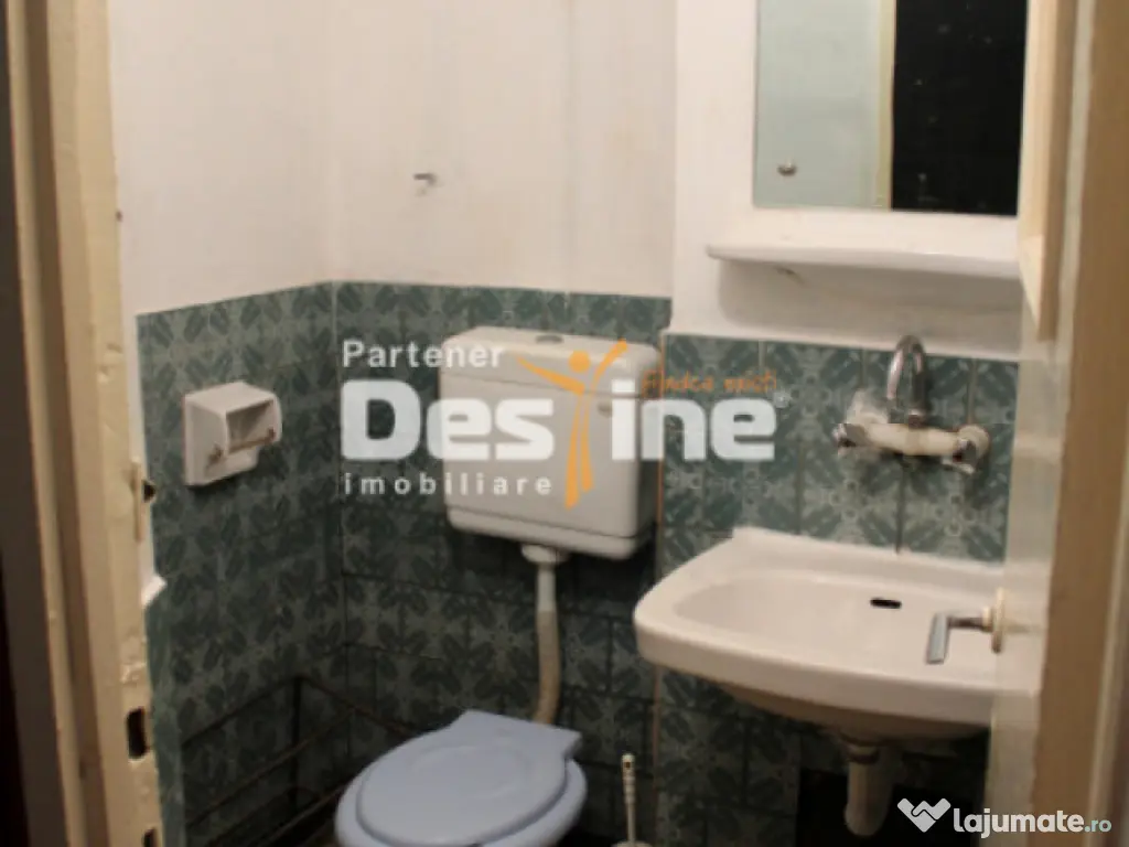 Apartament 3 camere decomandat de 61 mp 2 băi la parter car