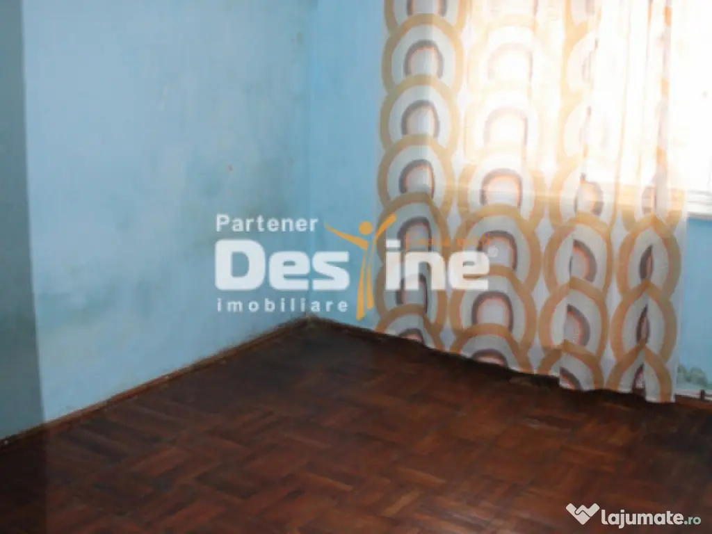 Apartament 3 camere decomandat de 61 mp 2 băi la parter car