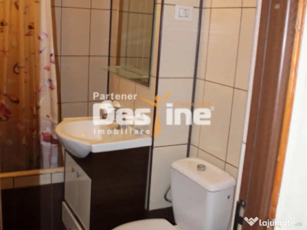 Apartament 3 camere decomandat de 61 mp 2 băi la parter car