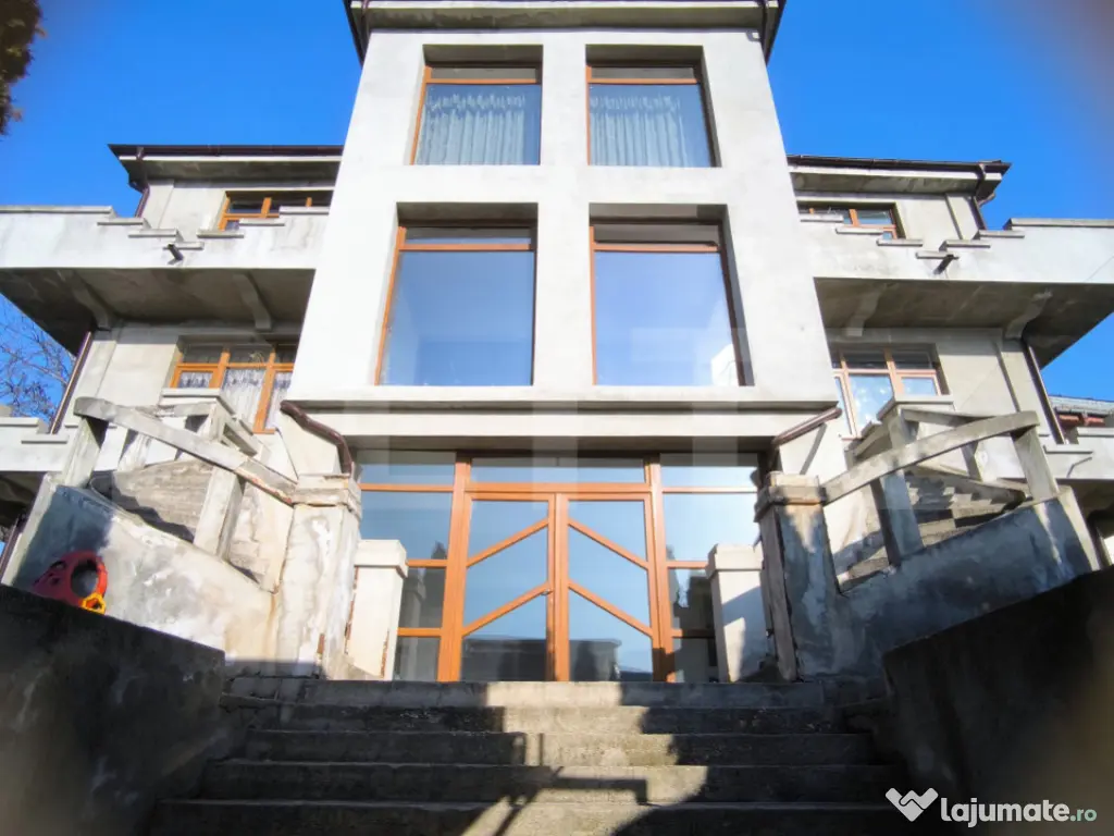 Vila P+2E, 550 mp utili pe 970 mp teren,stradal, zona Gradin