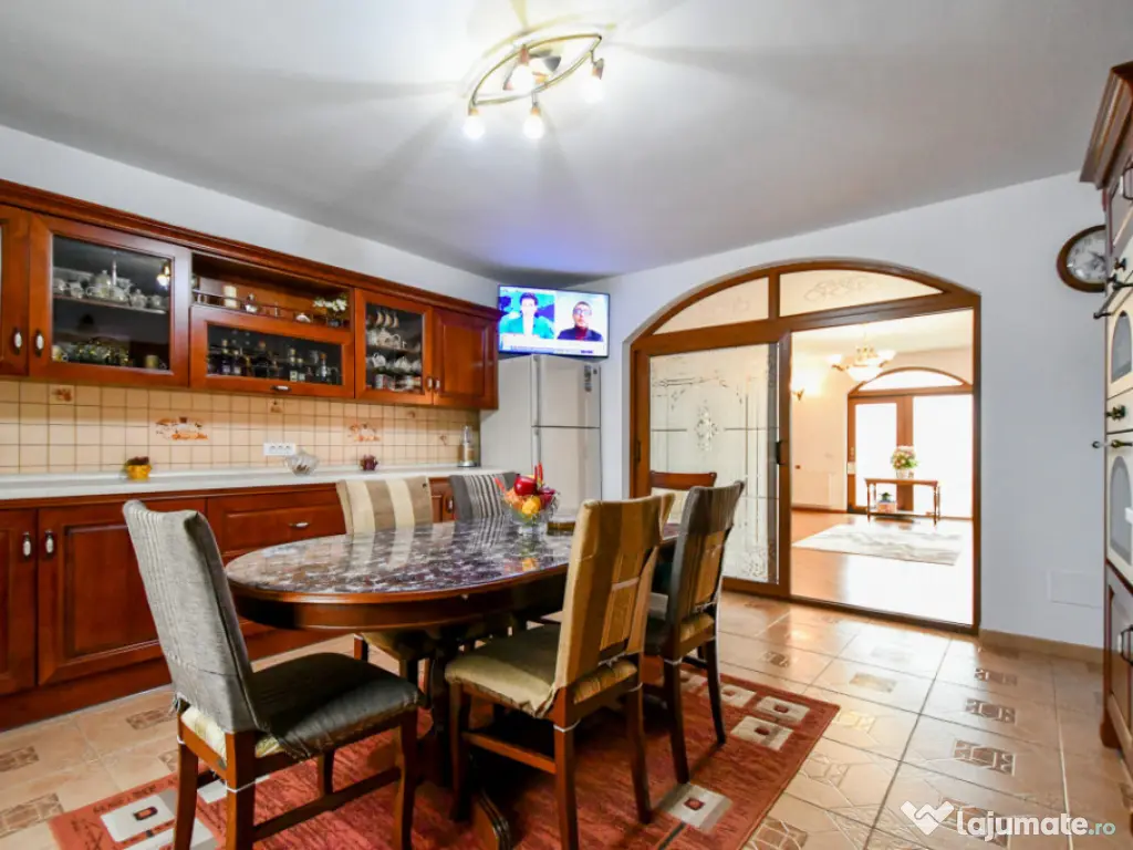 Vila independenta energetic cu teren 427mp pe colt COMISION