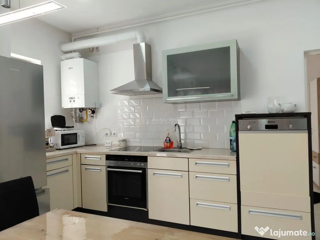 Apartament 3 camere bloc nou dotat cu lift si parcare asigur 