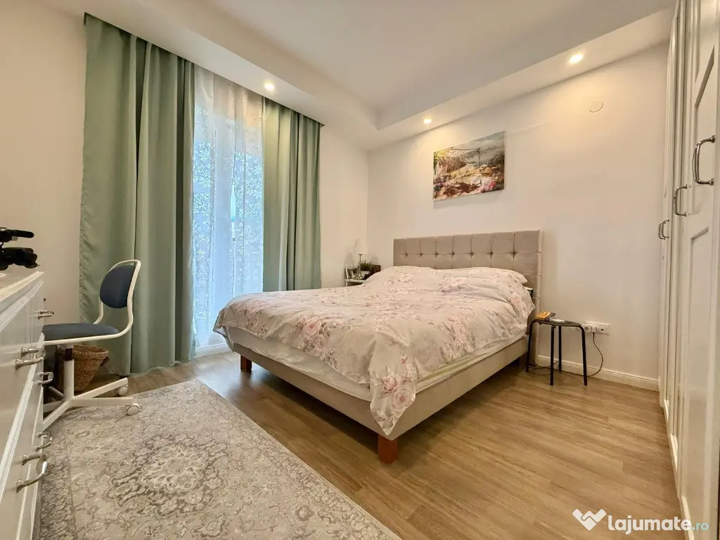 COSMOPOLIS - Apartament 3 camere spatios, vedere piscina 