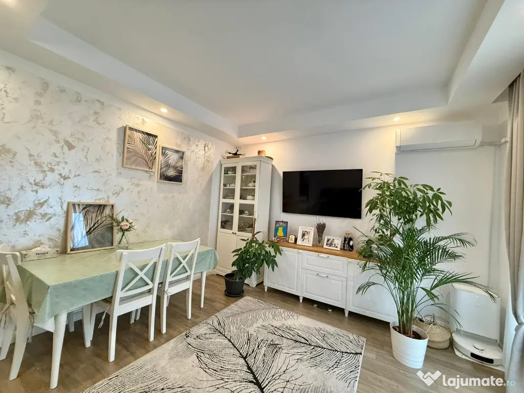 COSMOPOLIS - Apartament 3 camere spatios, vedere piscina 