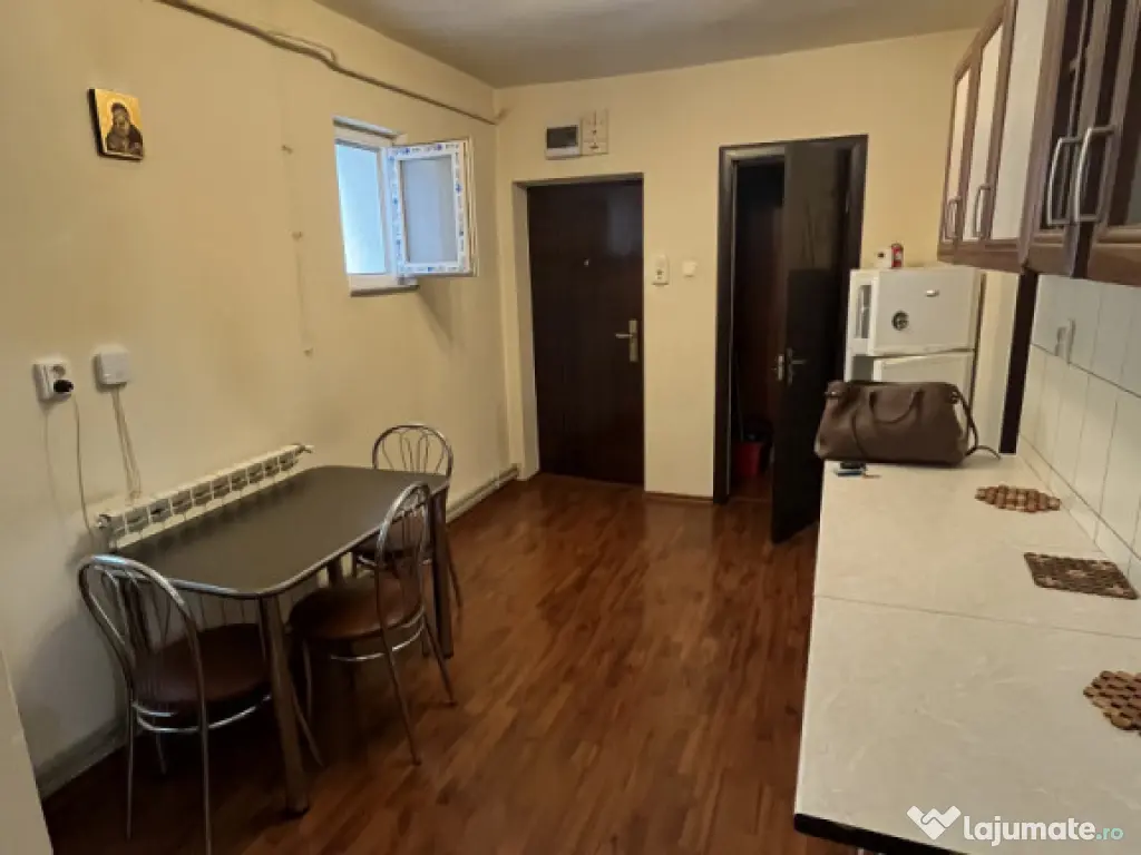 Apartament 2 camere Traian etaj 2/4 