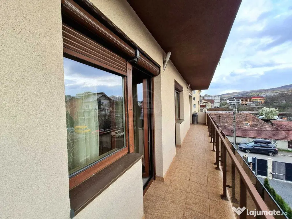 Apartament 4 camere,zona Frunzisului Manastur 