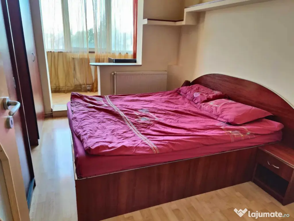 Apartament cu 3 camere 60 mp, etaj intermediar, bloc cu lift 