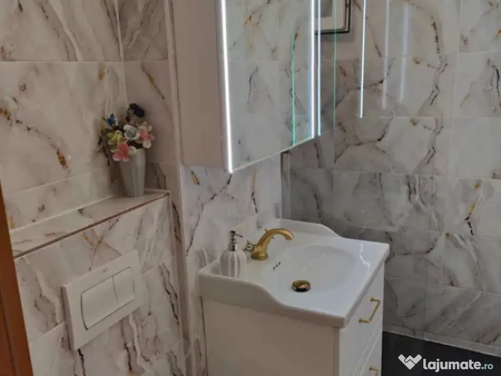 Apartament cu 3 camere 60 mp, etaj intermediar, bloc cu lift 