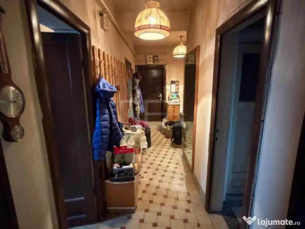 3 camere Piața Victoriei decomandat,garaj,et. 2,1968,metrou 