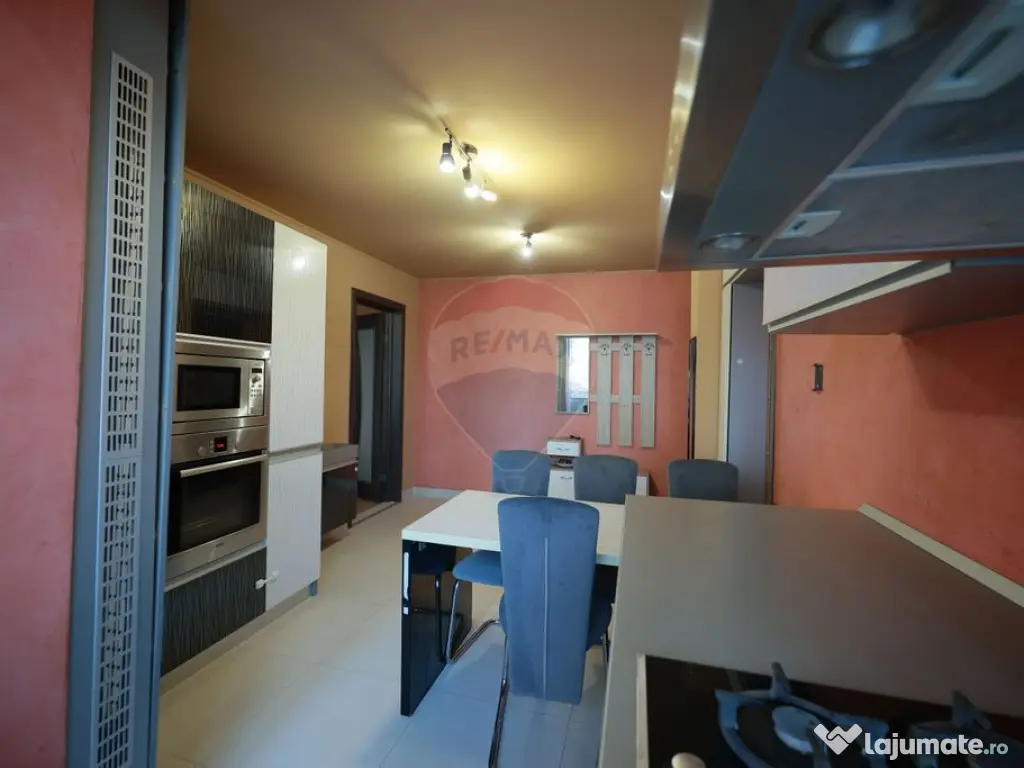 Apartament cu 3 camere de închiriat, în zona Rogerius 