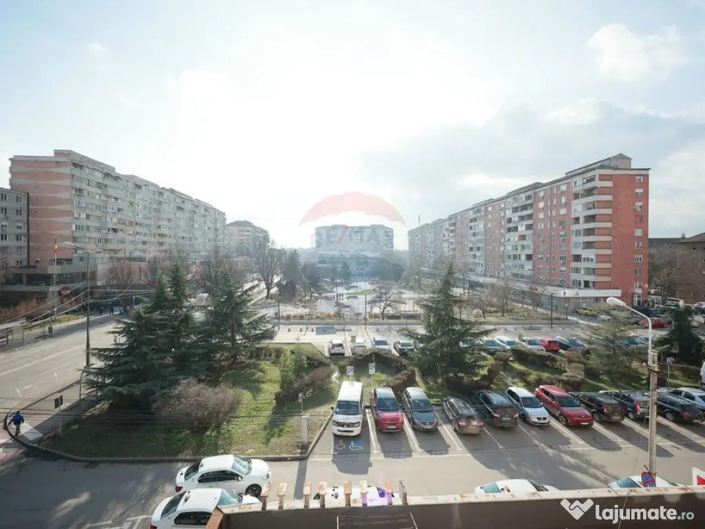 Apartament cu 3 camere de închiriat, în zona Rogerius 