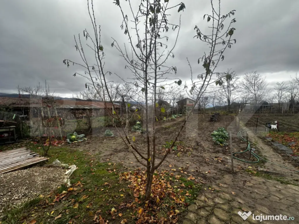 Casa individuala cu 3 camere si teren 640mp,Vintul de jos 