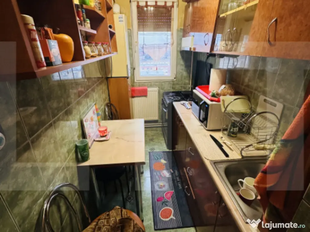 Apartament 3 camere, 50 mp, zona Vlaicu