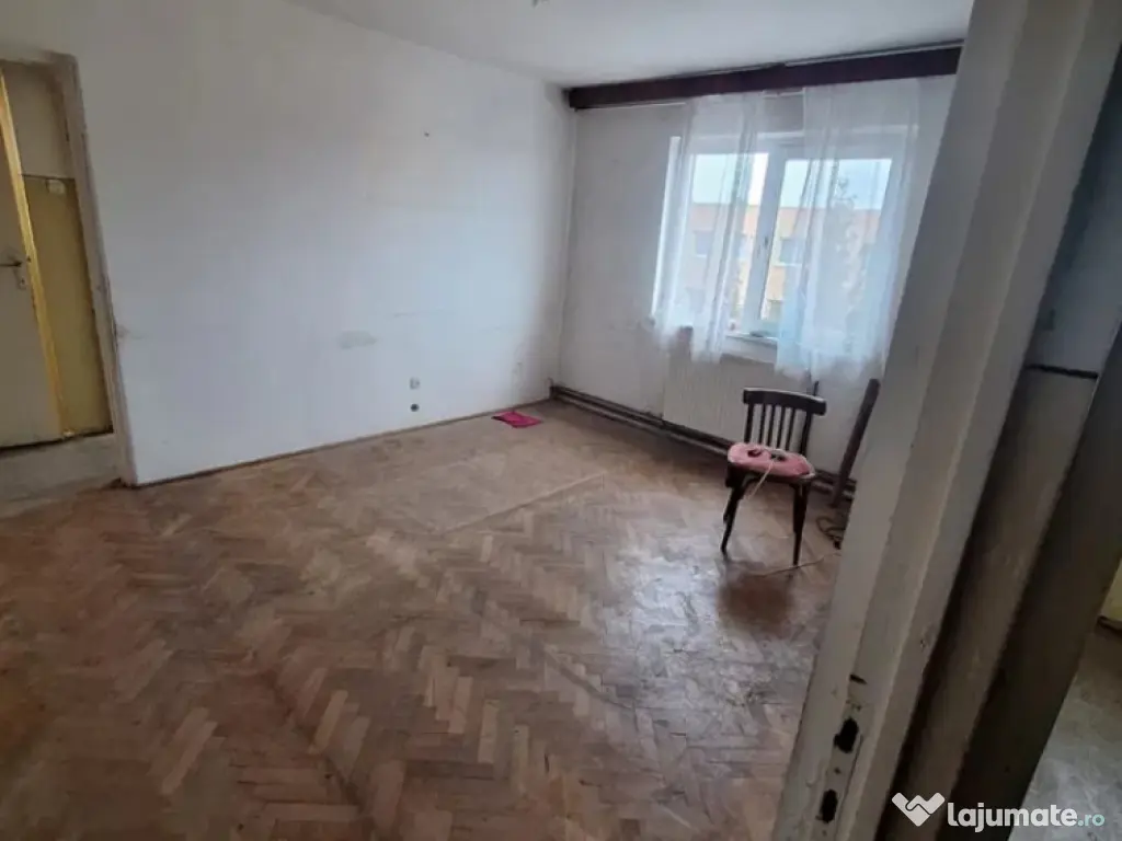 Apartament 2 camere, semidecomandat - zona Florilor 