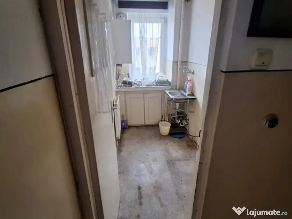 Apartament 2 camere, semidecomandat - zona Florilor 