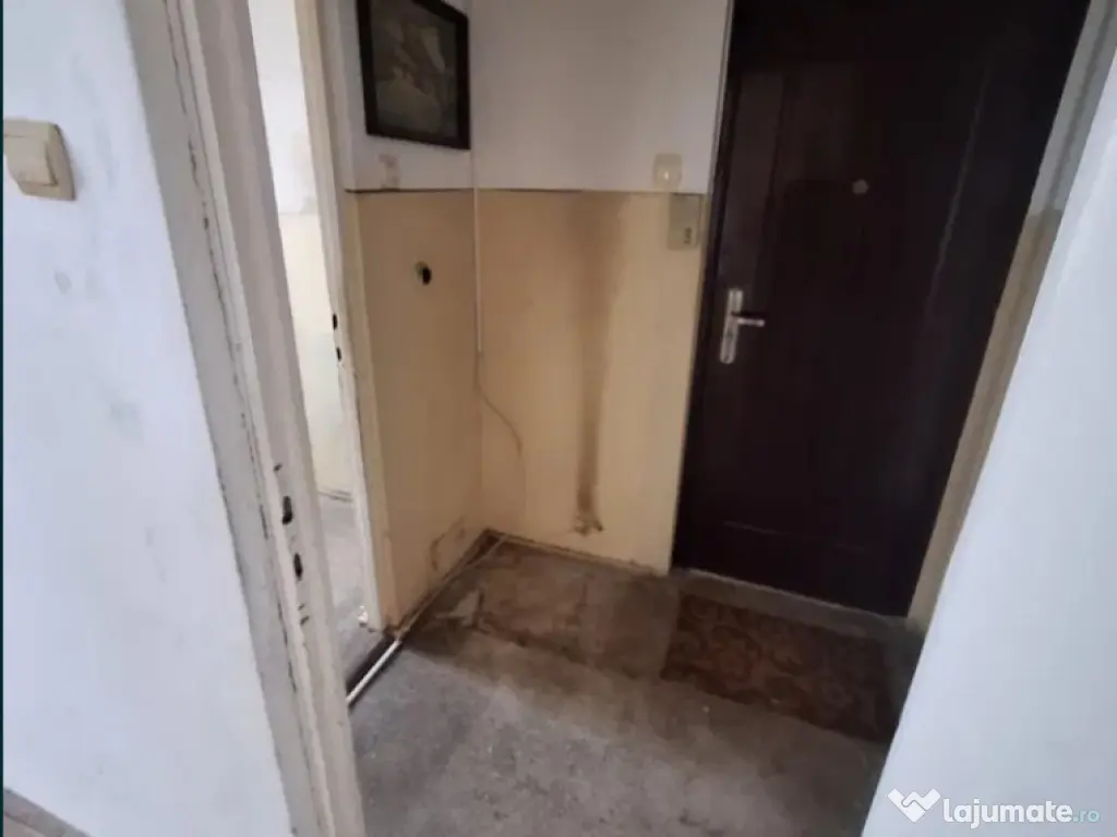 Apartament 2 camere, semidecomandat - zona Florilor 