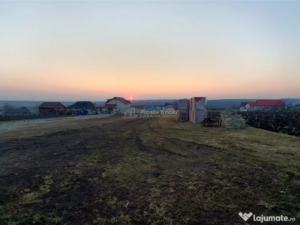 Teren intravilan - 895 mp - Moara Nica
