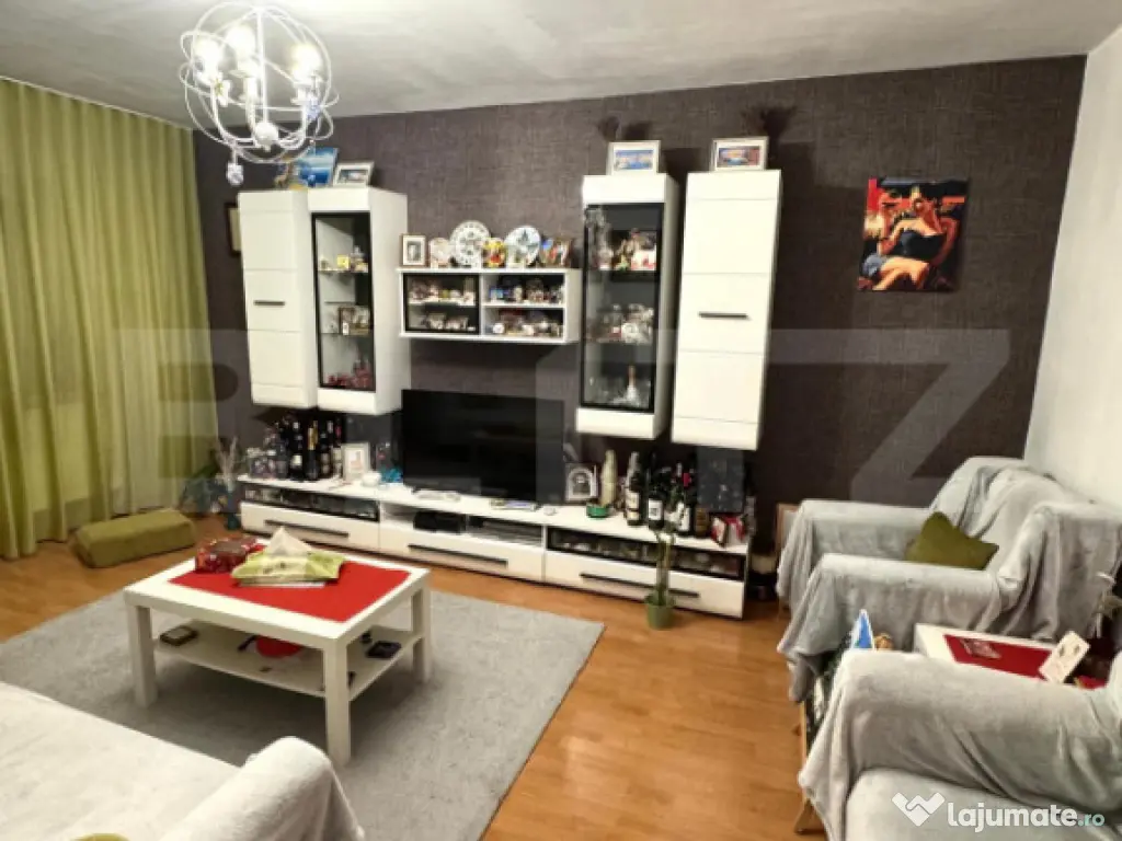 Apartament 2 camere, etaj intermediar, decomandat, zona cent