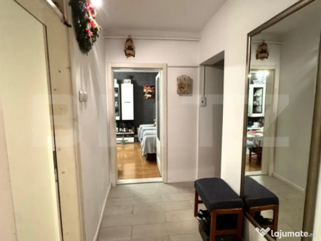 Apartament 2 camere, etaj intermediar, decomandat, zona cent