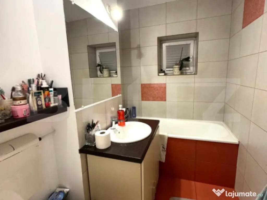 Apartament 2 camere, etaj intermediar, decomandat, zona cent