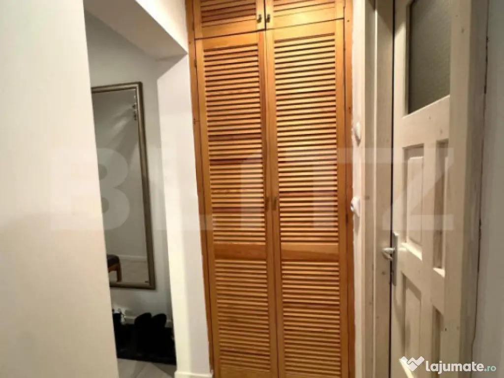 Apartament 2 camere, etaj intermediar, decomandat, zona cent