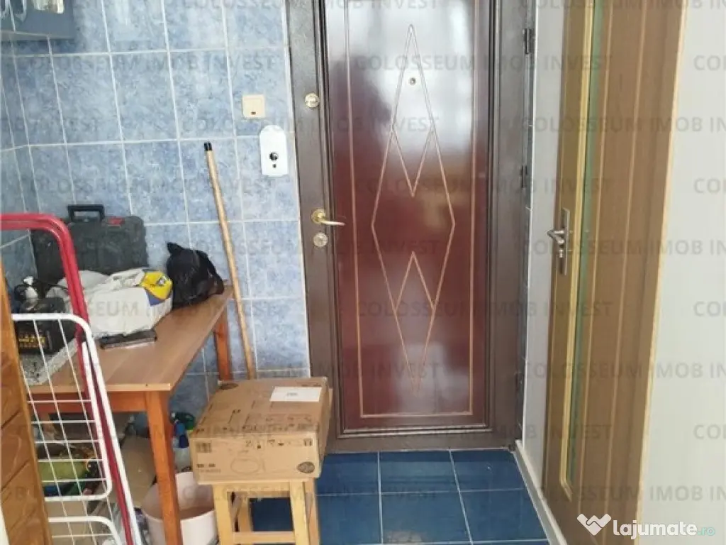 COLOSSEUM: Camera cu Baie Piata Astra 