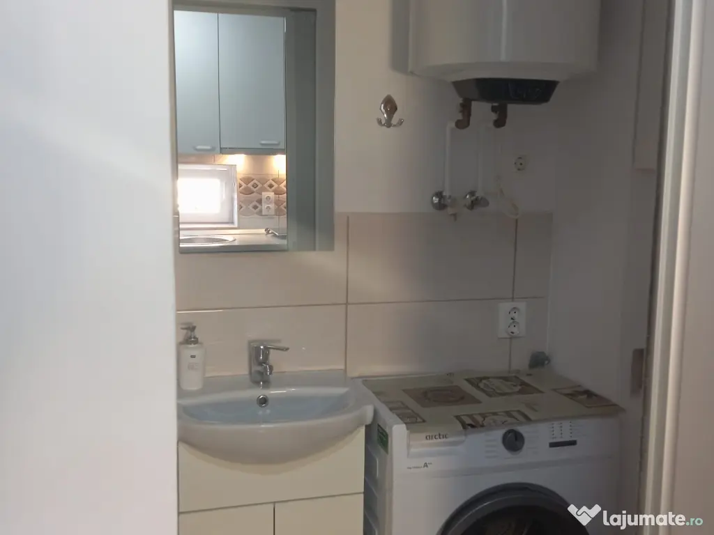 Închiriez garsoniera Vasile Aaron 245 euro