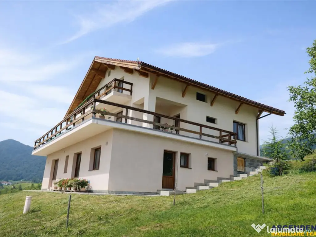Pensiune resedinta, cu 1.000 mp teren, Pestera, Brasov 