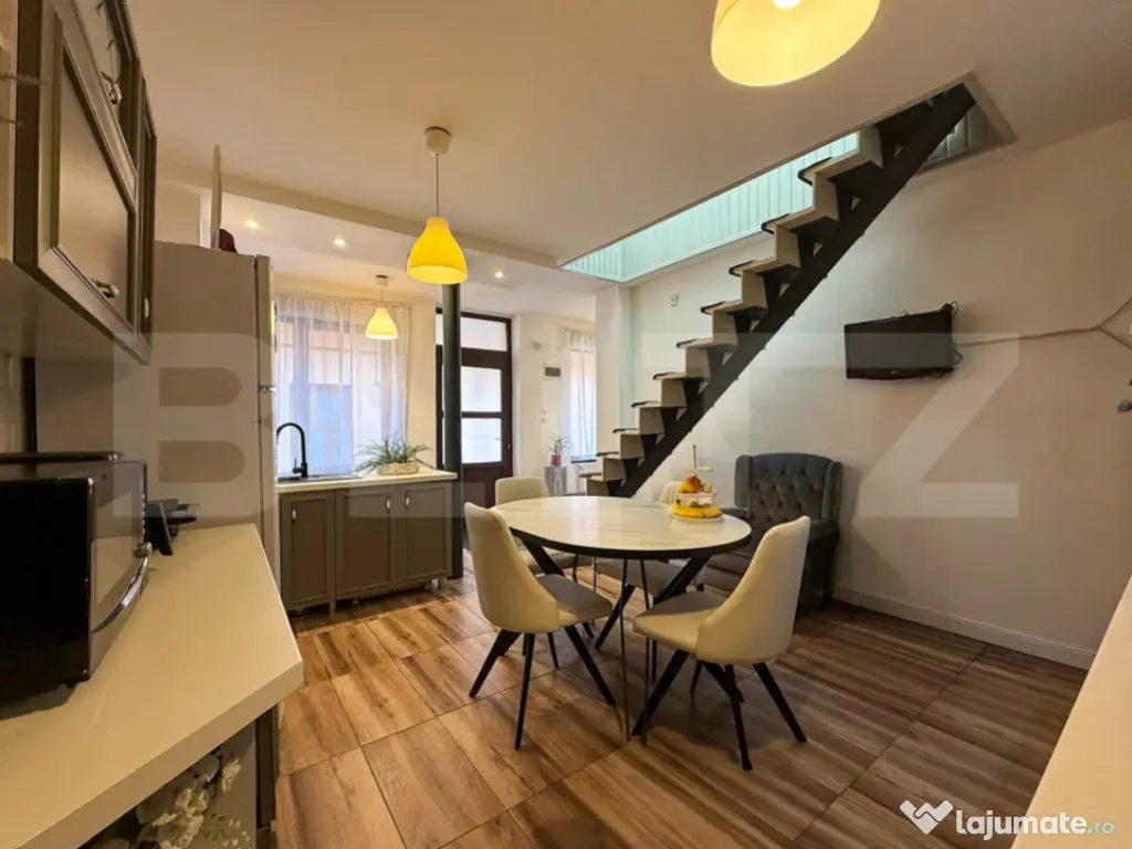 Casă renovată 2023, Curte proprie în curte interioa